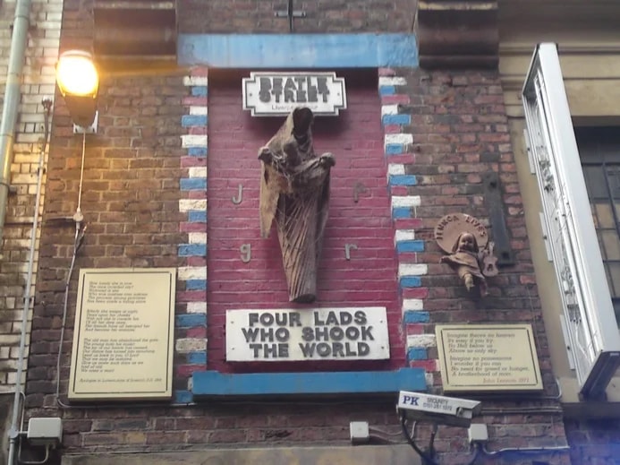 Four Lads Who Shook the World sculpture on Mathew Street