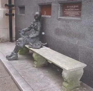 Eleanor Rigby statue on a bench